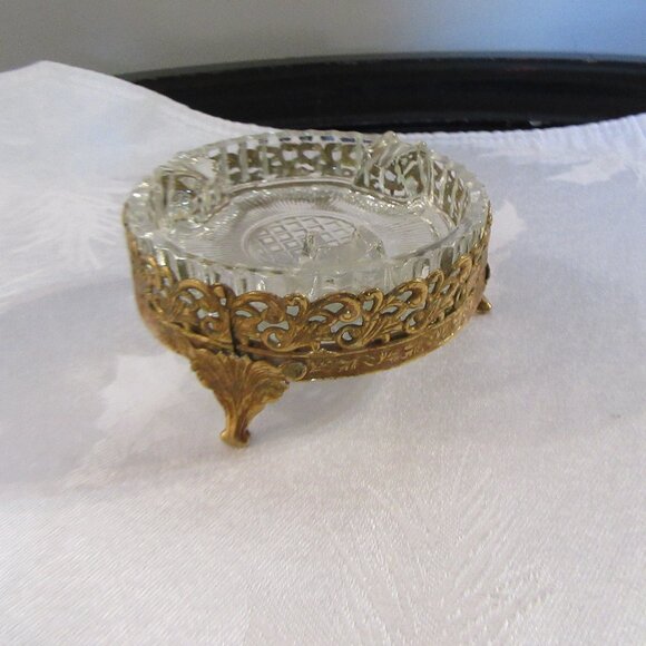 Vintage Ashray In decorative Metal - Picture 6 of 11